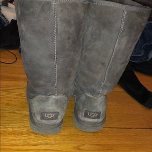 Grey tall classic uggs